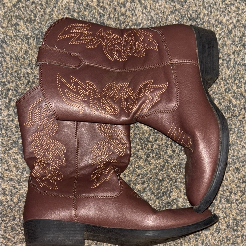 Brown Western Cowboy Boots with Embroidered Design